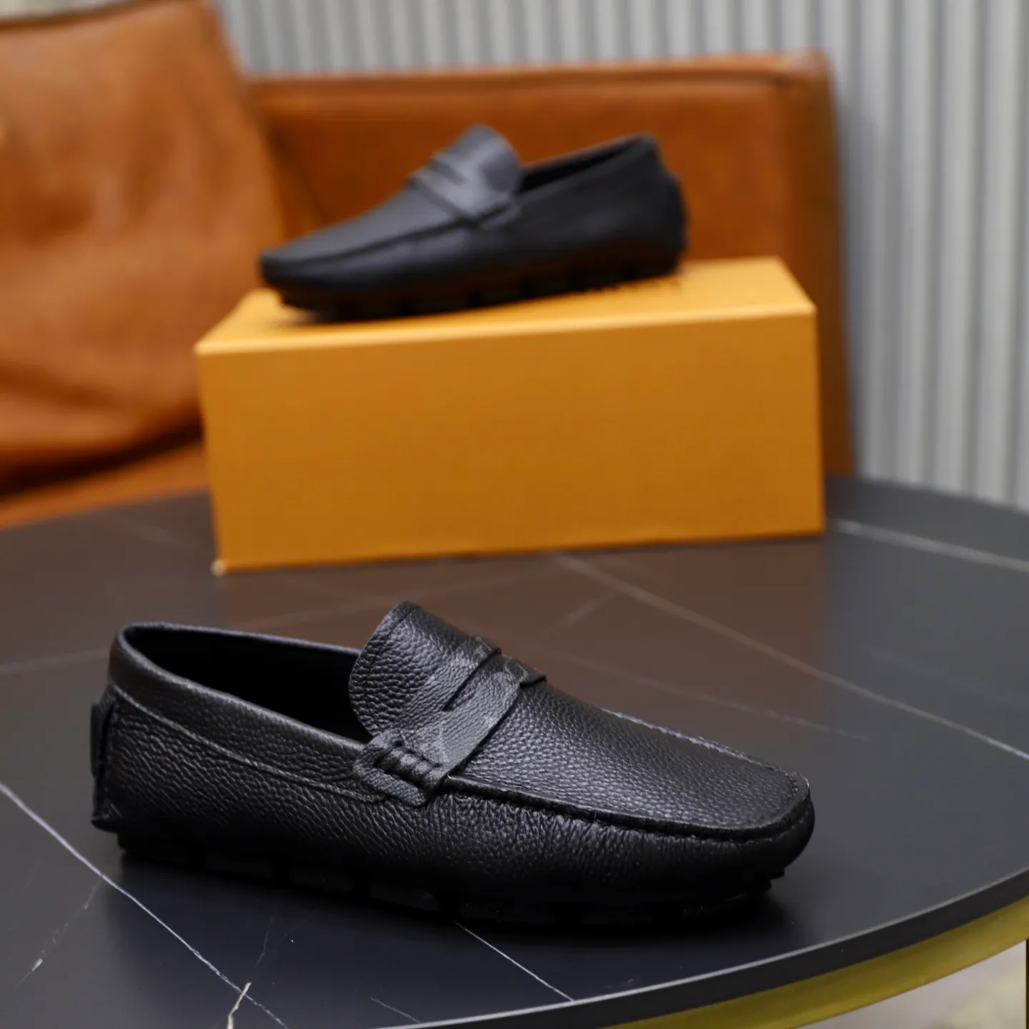Ex-factory price: 460💰【LV】Louis Vuitton ⚠️High-end men’s driving and pedal series ⚠️38-44 (customized for 45) ⚠️All original cowhide leather! Thick and soft! Made entirely of calfskin lining! Rubber sheet anti-slip beanie sole! Three-dimensional package technology! Fashionable and classic! Handicrafts! Original high quality! Feel free to compare!